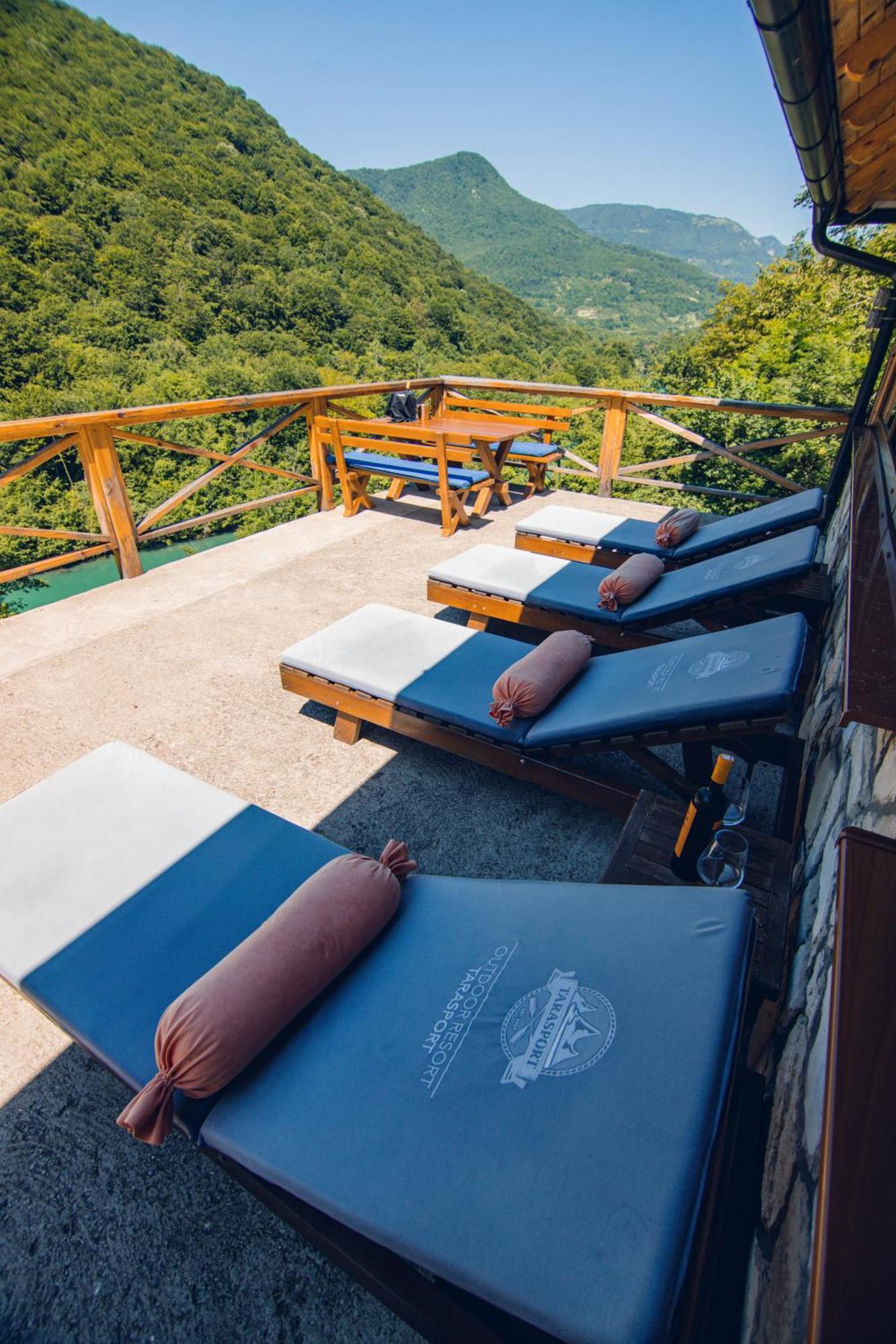 Outdoor Resort Tarasport Foca Exterior photo